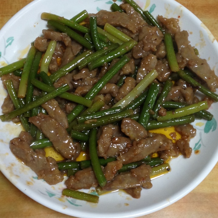 牛肉と大蒜の芽の炒め物